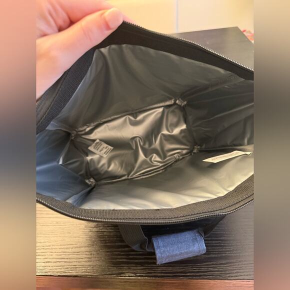 NWT Philadelphia Phillies Picnic Time On the Go Lunch Tote Insulated Cooler Bag - Picture 9 of 9